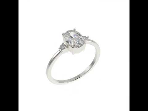 Accent Three stone oval